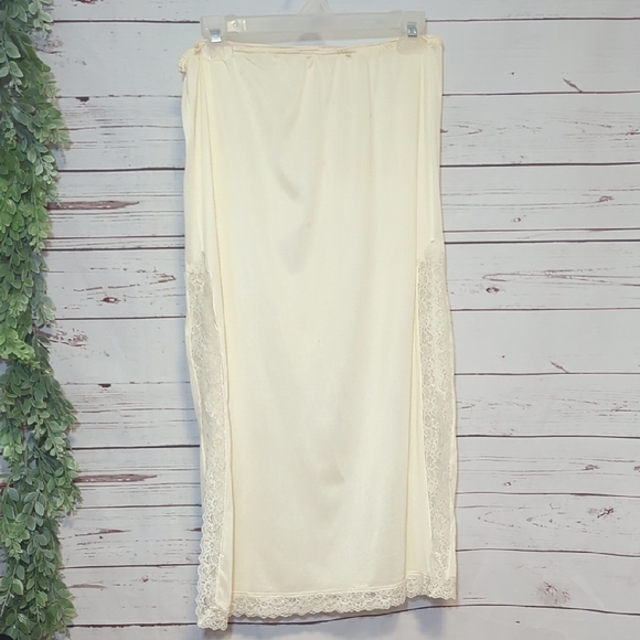 Vintage Mel-Lin Shiny Silky Nylon Cream Lace-Trimmed Half Slip Skirt Slit Medium - Picture 1 of 13